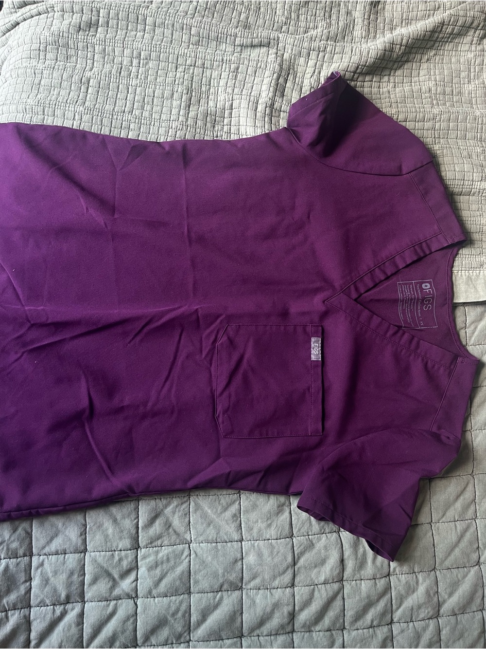 FIGS Catarina One-Pocket V-Neck Scrub Top